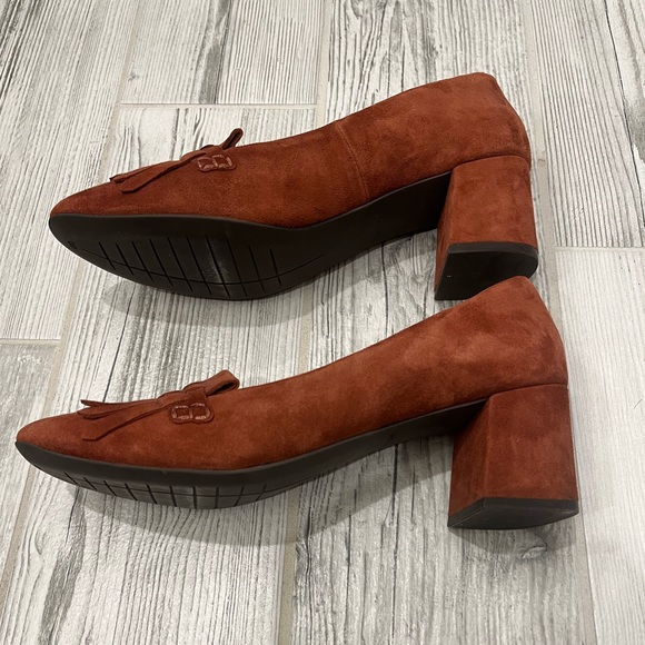 Cole Haan Mabel Suede Tassel Pump size 8.5 - Picture 4 of 12